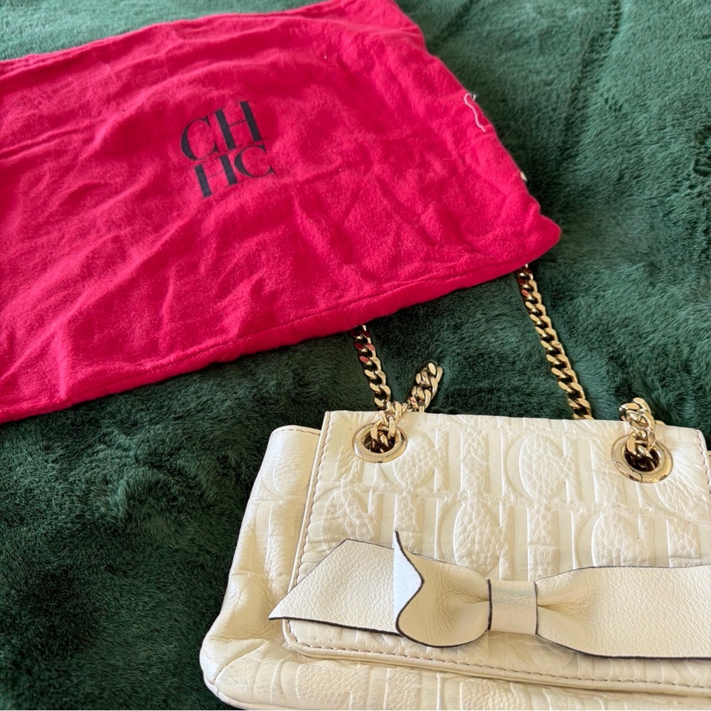Carolina Herrera Cream Shoulder Bag with Gold Chain